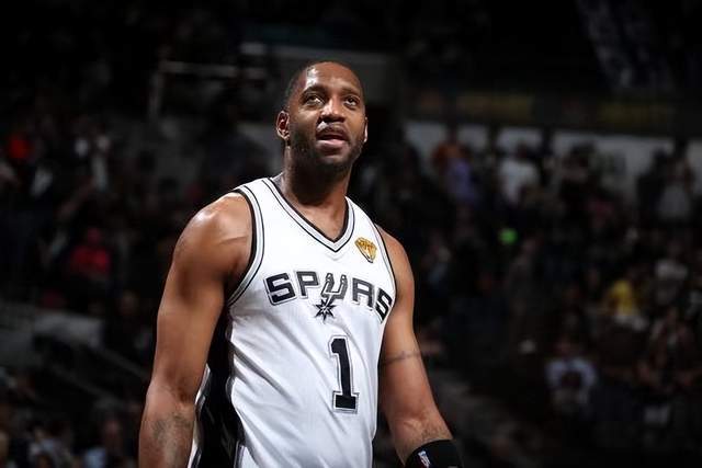 FIBA三人篮球分享新技巧：如何在赛场上灵活运用兜圈跑